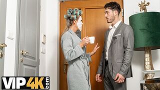 Az öreg szöszi francia mami újra csábít tini fickót