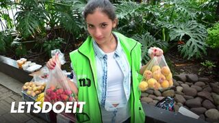 Latin Amerikai milf mary gomez arcára spriccel a forró kúrás után