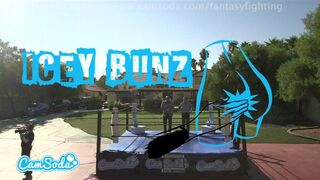 Forró fantasy harc méretes csöcsű tinédzser bombázókkal