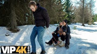 Tűz melletti forró generációs közösülés