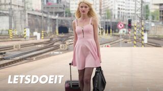 Szöszi Bree Haze kíméletlen együttlét külföldön Neeo óriás faszával