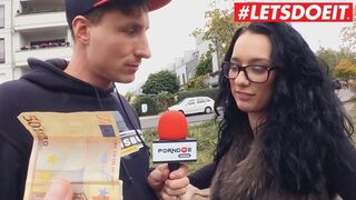 Német tinilány orbitális segggel a buszról leszállva forró autós dugásban