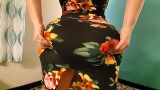 Crystal Lust nagyméretű fenekű milf-et megdúgják egy szextől füstölgő hotelszobában