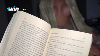 Nevelő hugom csábított el olvasás közben – ízletes közeli dörzsölés a termetes valagú tinitől