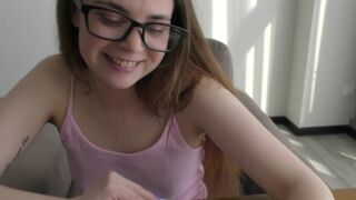 Csintalan tinédzser könyvmoly tanul anatómiát egy igazi termetes faszon! 18 éves