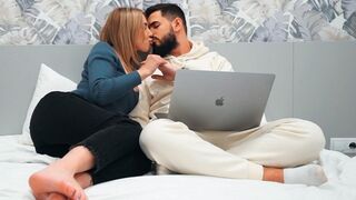 Tökéletes tinédzser csábítja a szűz palit legelső randin - beleélvezés a punciba