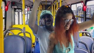 Idegen koleszos pipit közösülnek meg a buszon!