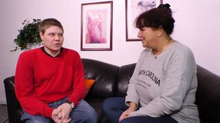 Vörös hajú milf hatalmas mellekkel cidázza a dárdát és hagyja hogy keményen megdugják