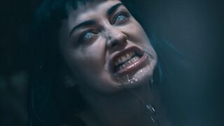 Szemrevaló Kék Hajú Punk Kishölgy Átváltozása - Jewelz Blu a Parasited Csatornán Vadul Mag Numb-bal