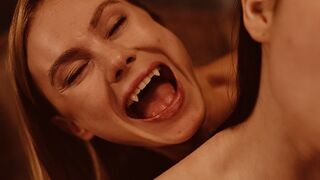 Szöszi Vámpír Nancy Ace Uralja Matty Milát a Vampired Csatornán - Csini Lesbi Jelenet Vörös Harapásokkal