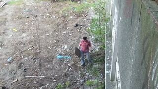 Krissy Kage fekete hajjal durván baszva az elhagyott épületben